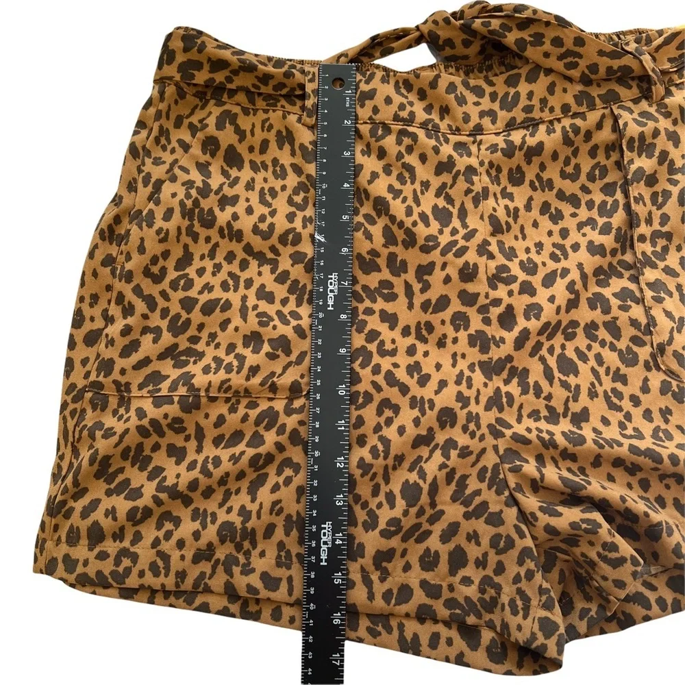 A New Day Woman’s Extra Large Leopard Print Shorts w/Matching Belt